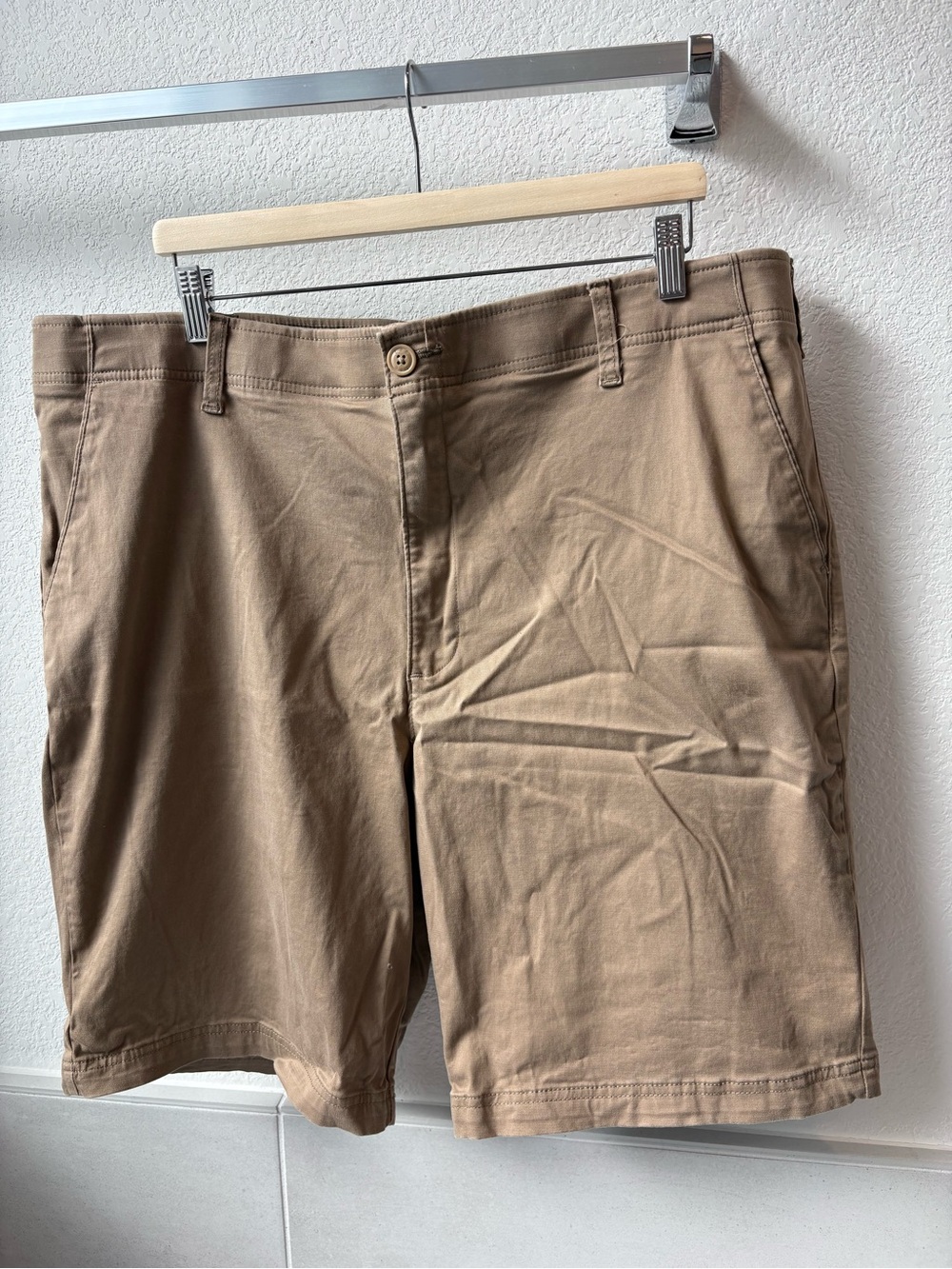 Lee Men's Khaki Flat-Front Chino Shorts